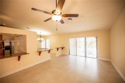 House in Sunrise, Florida 4 bedrooms, 175.21 sq.m. № 1999895 - photo 4