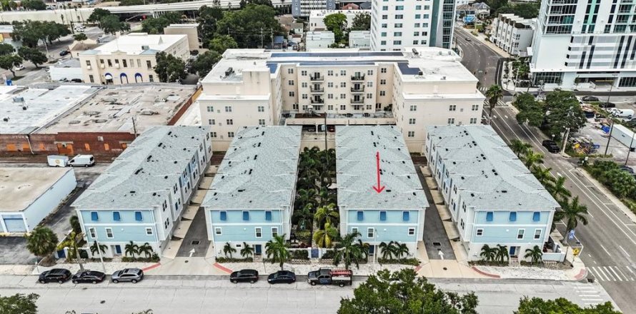 Таунхаус в Сент-Питерсберг, Флорида 6 комнат, 165.27м2 № 1845121