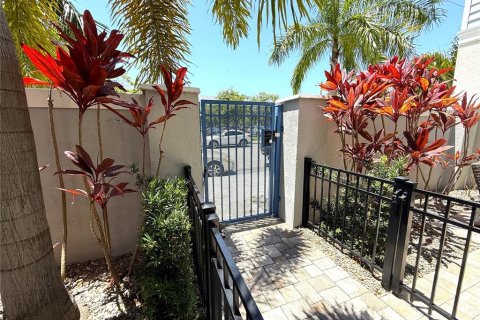 Снять в аренду таунхаус в Сент-Питерсберг, Флорида 6 комнат, 165.27м2, № 1845121 - фото 24