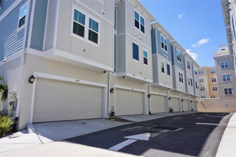 Снять в аренду таунхаус в Сент-Питерсберг, Флорида 6 комнат, 165.27м2, № 1845121 - фото 3