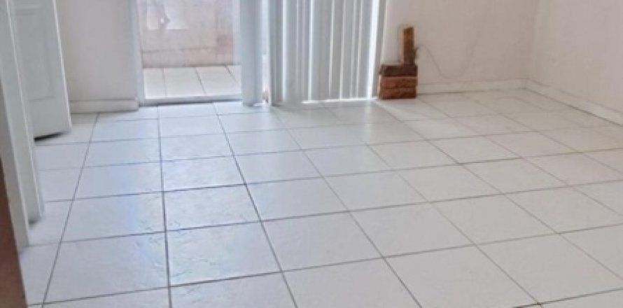 Condo in West Palm Beach, Florida, 1 bedroom № 945299