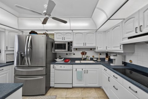 Condo in Pompano Beach, Florida, 2 bedrooms  № 2177346 - photo 6
