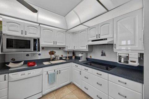 Condo in Pompano Beach, Florida, 2 bedrooms  № 2177346 - photo 22