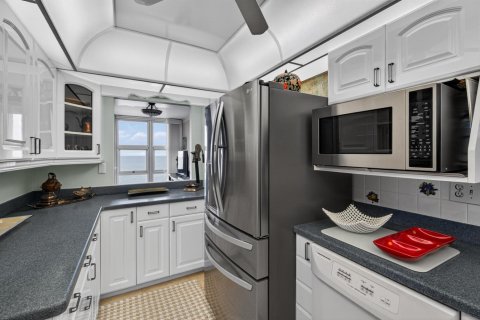 Condo in Pompano Beach, Florida, 2 bedrooms  № 2177346 - photo 23