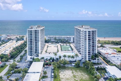 Condo in Pompano Beach, Florida, 2 bedrooms  № 2177346 - photo 2