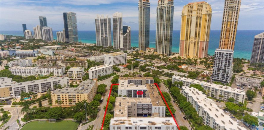 Condominio en Sunny Isles Beach, Florida, 2 dormitorios  № 2012335