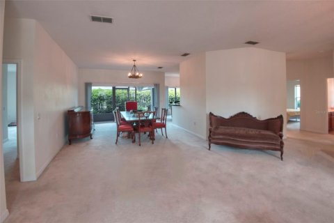 House in Poinciana, Florida 3 bedrooms, 212.56 sq.m. № 1591473 - photo 6