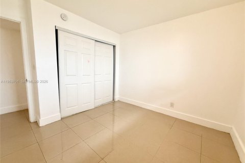 Condominio en alquiler en Fort Lauderdale, Florida, 3 dormitorios, 111.11 m2 № 2025396 - foto 28