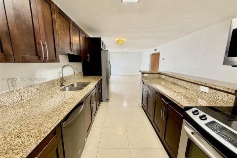 Condominio en alquiler en Fort Lauderdale, Florida, 3 dormitorios, 111.11 m2 № 2025396 - foto 3