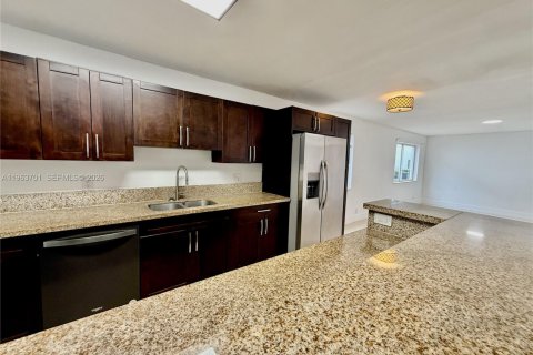 Condominio en alquiler en Fort Lauderdale, Florida, 3 dormitorios, 111.11 m2 № 2025396 - foto 6