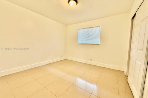 Condominio en alquiler en Fort Lauderdale, Florida, 3 dormitorios, 111.11 m2 № 2025396 - foto 24