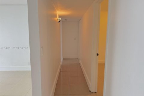 Condominio en alquiler en Fort Lauderdale, Florida, 3 dormitorios, 111.11 m2 № 2025396 - foto 17