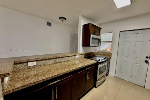 Condominio en alquiler en Fort Lauderdale, Florida, 3 dormitorios, 111.11 m2 № 2025396 - foto 7