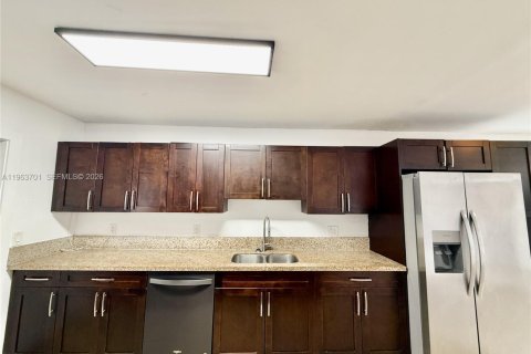 Condominio en alquiler en Fort Lauderdale, Florida, 3 dormitorios, 111.11 m2 № 2025396 - foto 5