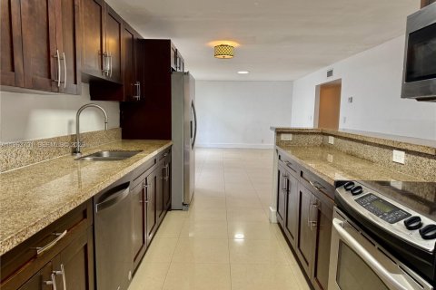 Condominio en alquiler en Fort Lauderdale, Florida, 3 dormitorios, 111.11 m2 № 2025396 - foto 4