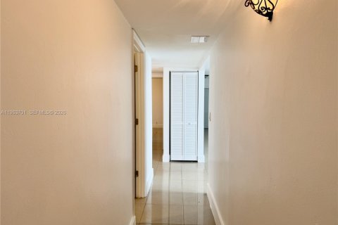 Condominio en alquiler en Fort Lauderdale, Florida, 3 dormitorios, 111.11 m2 № 2025396 - foto 30