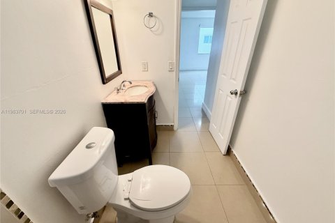 Condominio en alquiler en Fort Lauderdale, Florida, 3 dormitorios, 111.11 m2 № 2025396 - foto 21