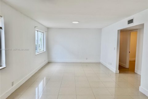 Condominio en alquiler en Fort Lauderdale, Florida, 3 dormitorios, 111.11 m2 № 2025396 - foto 10