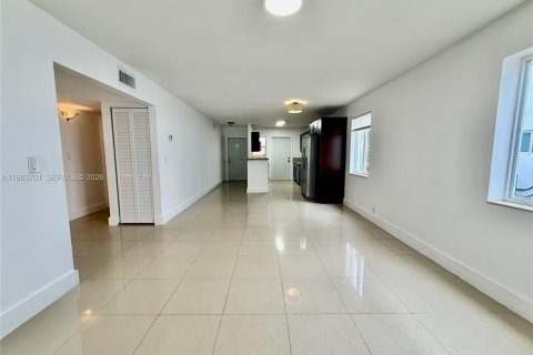 Condominio en alquiler en Fort Lauderdale, Florida, 3 dormitorios, 111.11 m2 № 2025396 - foto 13