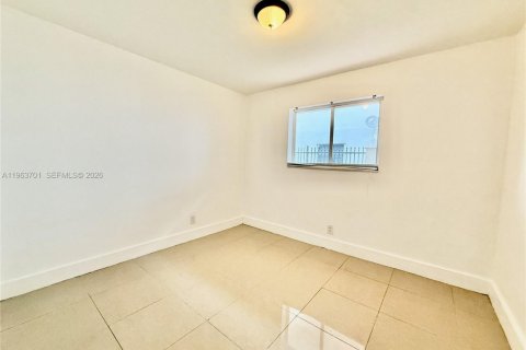 Condominio en alquiler en Fort Lauderdale, Florida, 3 dormitorios, 111.11 m2 № 2025396 - foto 27