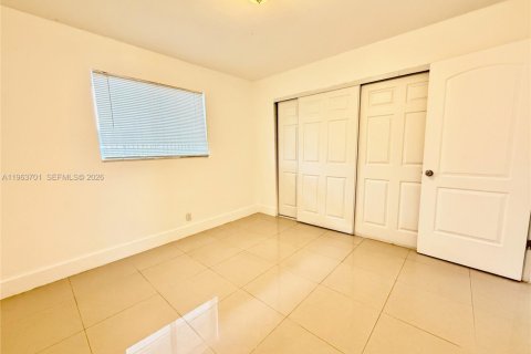 Condominio en alquiler en Fort Lauderdale, Florida, 3 dormitorios, 111.11 m2 № 2025396 - foto 26