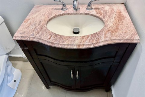 Condominio en alquiler en Fort Lauderdale, Florida, 3 dormitorios, 111.11 m2 № 2025396 - foto 23