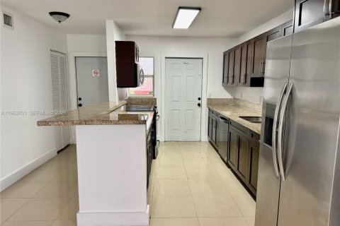 Condominio en alquiler en Fort Lauderdale, Florida, 3 dormitorios, 111.11 m2 № 2025396 - foto 9