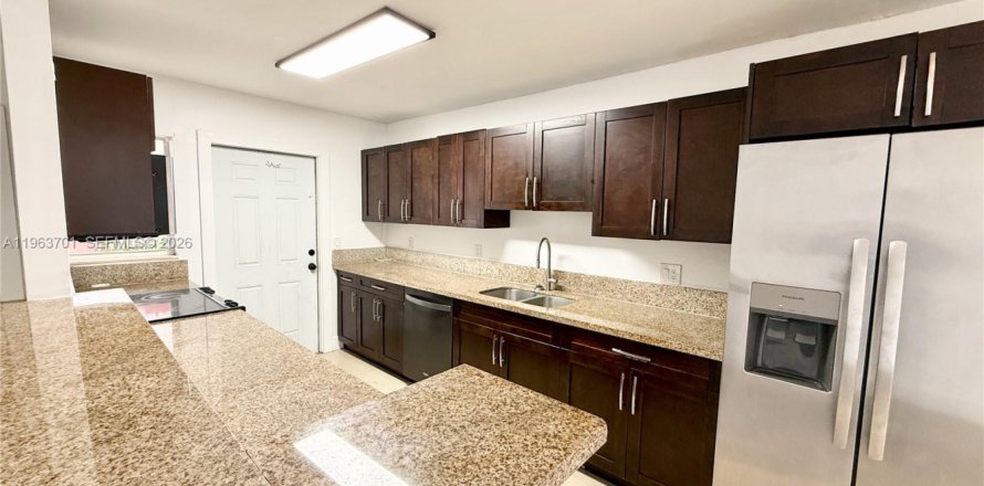 Condominio en Fort Lauderdale, Florida, 3 dormitorios  № 2025396