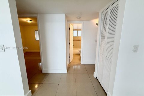 Condominio en alquiler en Fort Lauderdale, Florida, 3 dormitorios, 111.11 m2 № 2025396 - foto 16