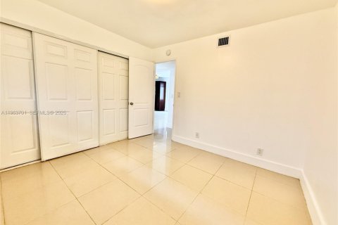 Condominio en alquiler en Fort Lauderdale, Florida, 3 dormitorios, 111.11 m2 № 2025396 - foto 25
