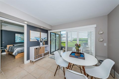 Condo in Saint Petersburg, Florida, 2 bedrooms  № 1114104 - photo 8