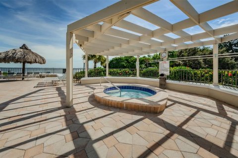Condo in Saint Petersburg, Florida, 2 bedrooms  № 1114104 - photo 22