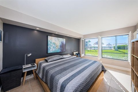 Condo in Saint Petersburg, Florida, 2 bedrooms  № 1114104 - photo 14