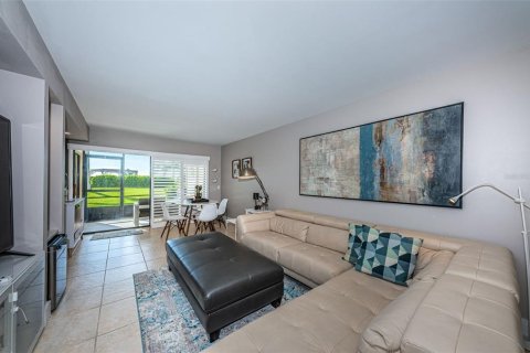 Condo in Saint Petersburg, Florida, 2 bedrooms  № 1114104 - photo 10