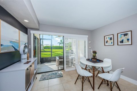 Condo in Saint Petersburg, Florida, 2 bedrooms  № 1114104 - photo 7