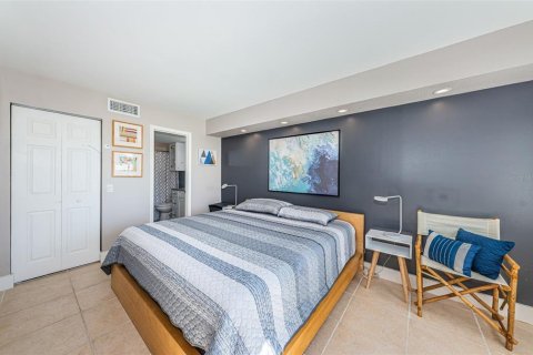 Condo in Saint Petersburg, Florida, 2 bedrooms  № 1114104 - photo 15