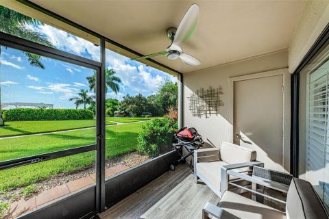 Condo in Saint Petersburg, Florida, 2 bedrooms  № 1114104 - photo 12