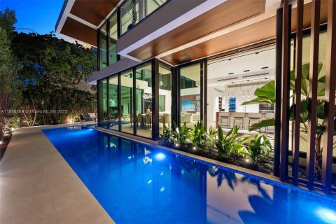 House in Fort Lauderdale, Florida 5 bedrooms, 398.27 sq.m. № 2076960