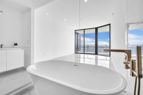 Condominio en venta en Miami, Florida, 4 dormitorios № 1891164 - foto 28
