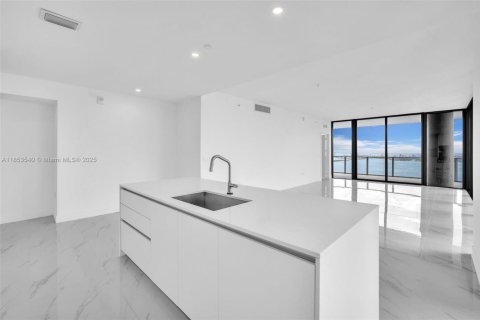 Condominio en venta en Miami, Florida, 4 dormitorios № 1891164 - foto 15