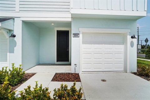 Townhouse in Zephyrhills, Florida 3 bedrooms, 154.68 sq.m. № 2198273 - photo 3