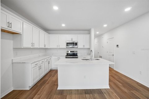 Townhouse in Zephyrhills, Florida 3 bedrooms, 154.68 sq.m. № 2198273 - photo 12