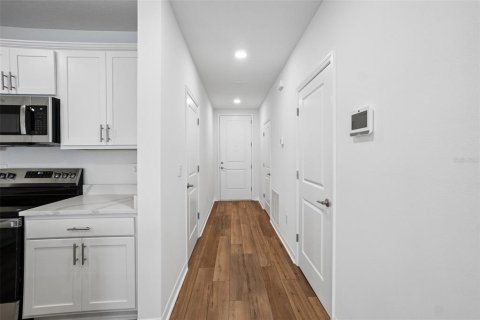 Townhouse in Zephyrhills, Florida 3 bedrooms, 154.68 sq.m. № 2198273 - photo 4