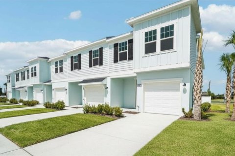 Townhouse in Zephyrhills, Florida 3 bedrooms, 154.68 sq.m. № 2198273 - photo 2