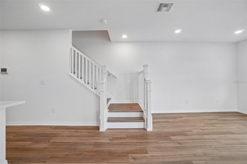 Townhouse in Zephyrhills, Florida 3 bedrooms, 154.68 sq.m. № 2198273 - photo 7