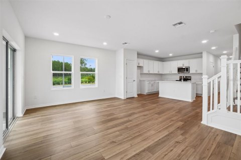 Townhouse in Zephyrhills, Florida 3 bedrooms, 154.68 sq.m. № 2198273 - photo 5