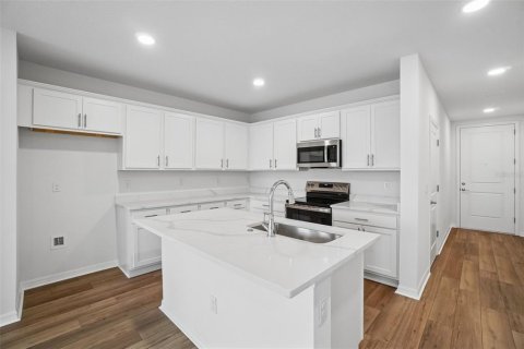 Townhouse in Zephyrhills, Florida 3 bedrooms, 154.68 sq.m. № 2198273 - photo 11