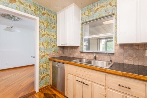 Villa ou maison à vendre à Tampa, Floride: 3 chambres, 164.72 m2 № 2221065 - photo 13