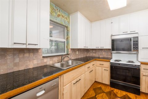 Villa ou maison à vendre à Tampa, Floride: 3 chambres, 164.72 m2 № 2221065 - photo 12