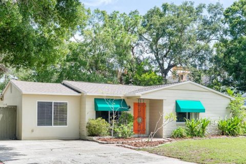 House in Tampa, Florida 3 bedrooms, 164.72 sq.m. № 2221065